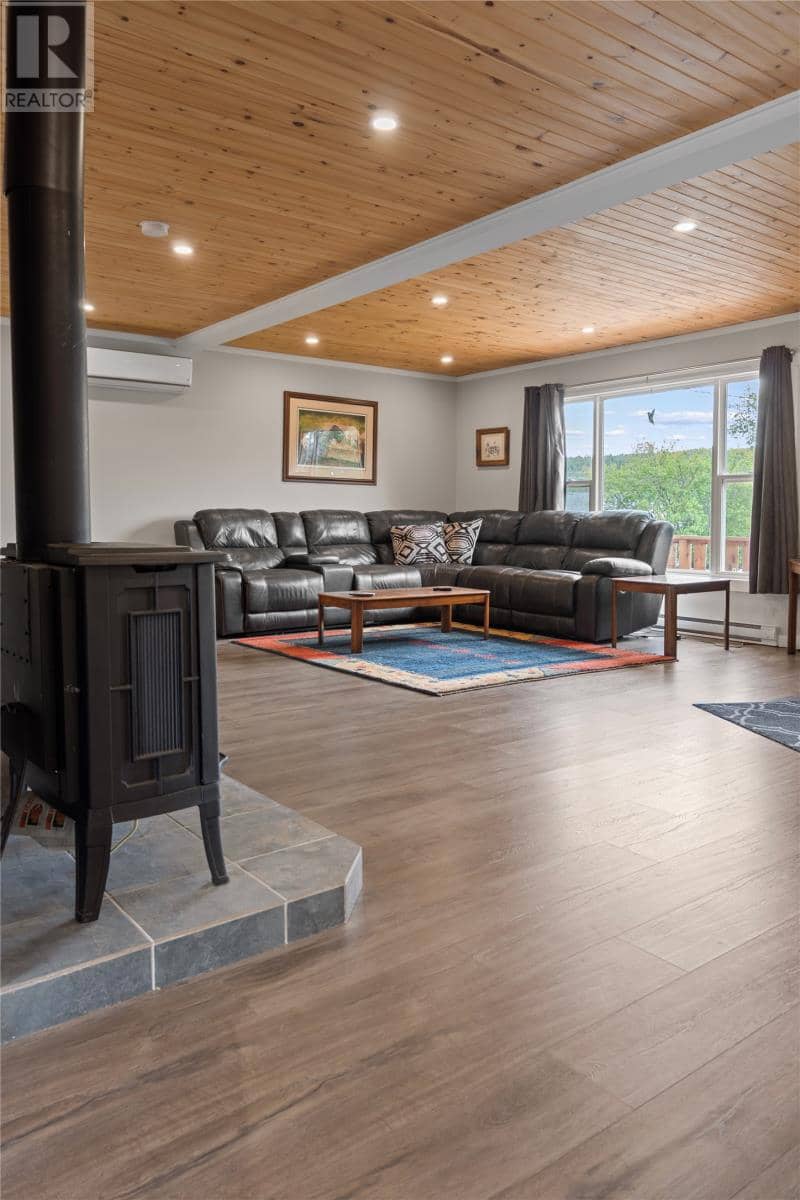 152 Main Road — photo 9 of 29