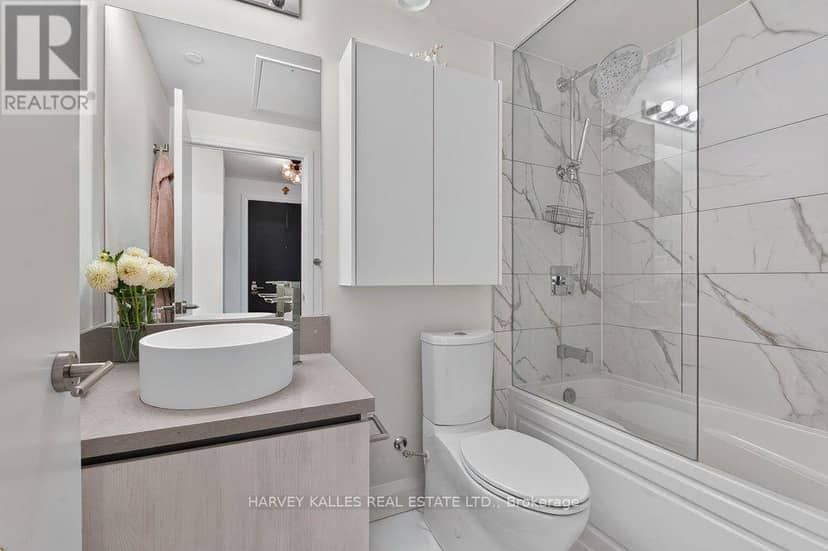 510 - 151 Avenue Road — photo 16 of 25