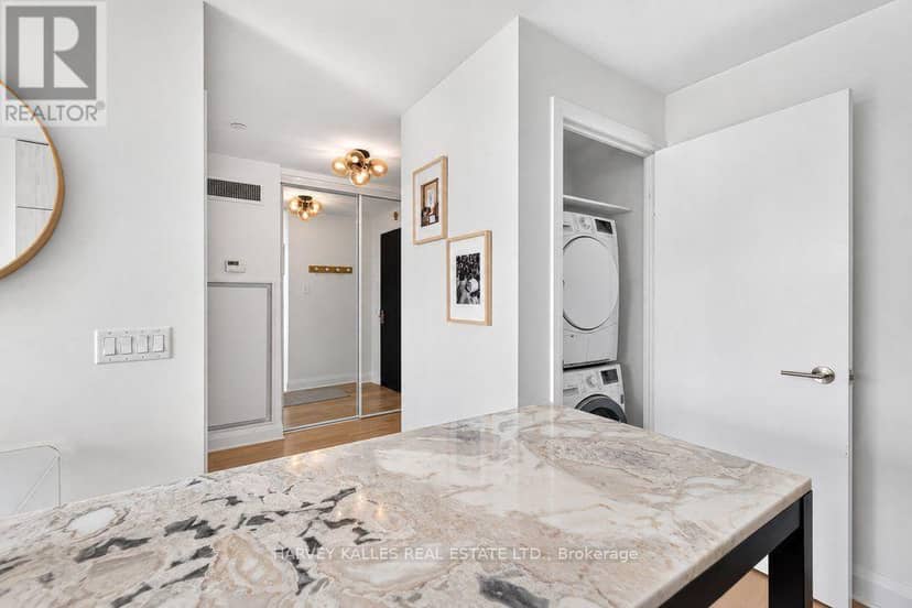 510 - 151 Avenue Road — photo 17 of 25