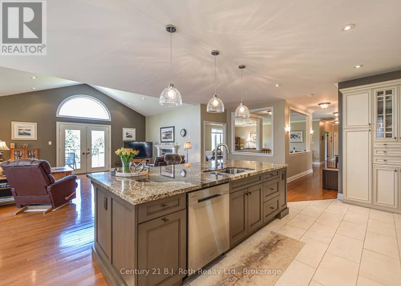 1273 Hawk Ridge Crescent — photo 13 of 40
