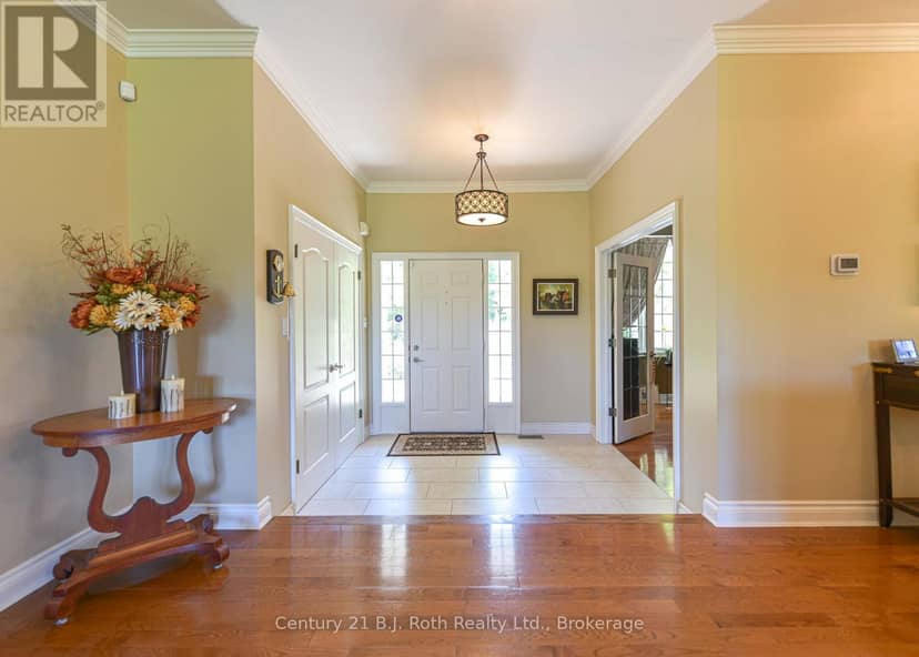 1273 Hawk Ridge Crescent — photo 3 of 40