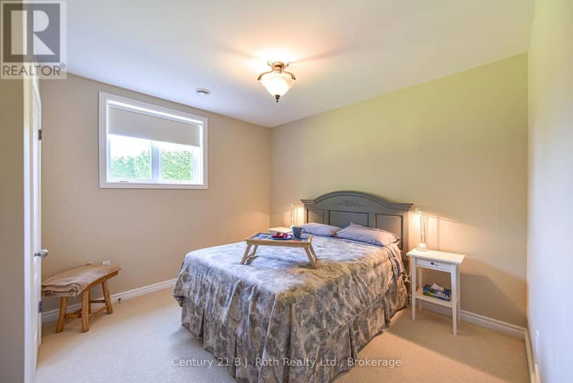 1273 Hawk Ridge Crescent — photo 35 of 40