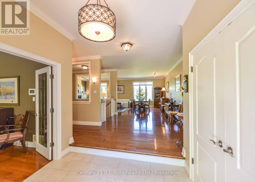 1273 Hawk Ridge Crescent — photo 4 of 40