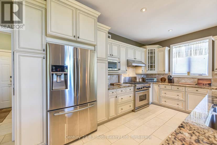 1273 Hawk Ridge Crescent — photo 7 of 40
