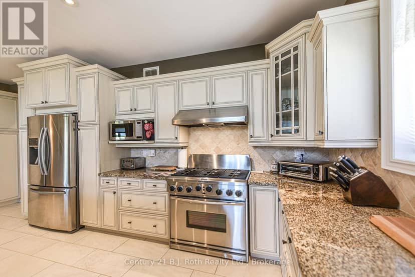 1273 Hawk Ridge Crescent — photo 8 of 40