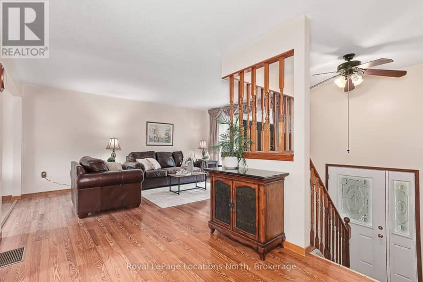 26 Stroud Crescent — photo 7 of 38