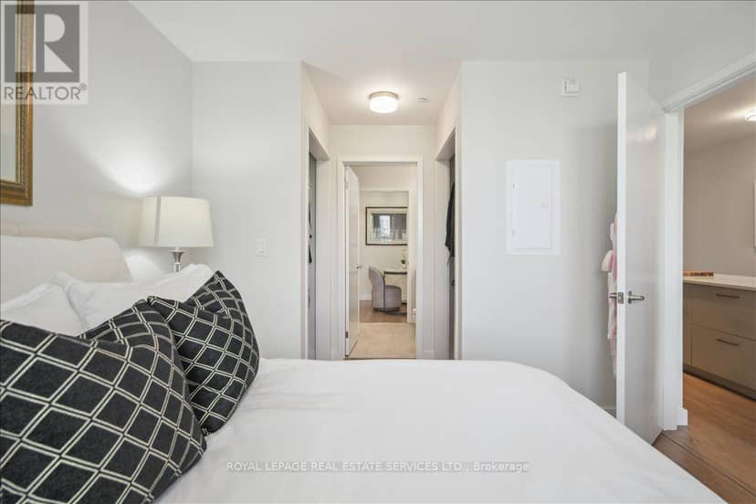 211 - 168 Sabina Drive — photo 33 of 40