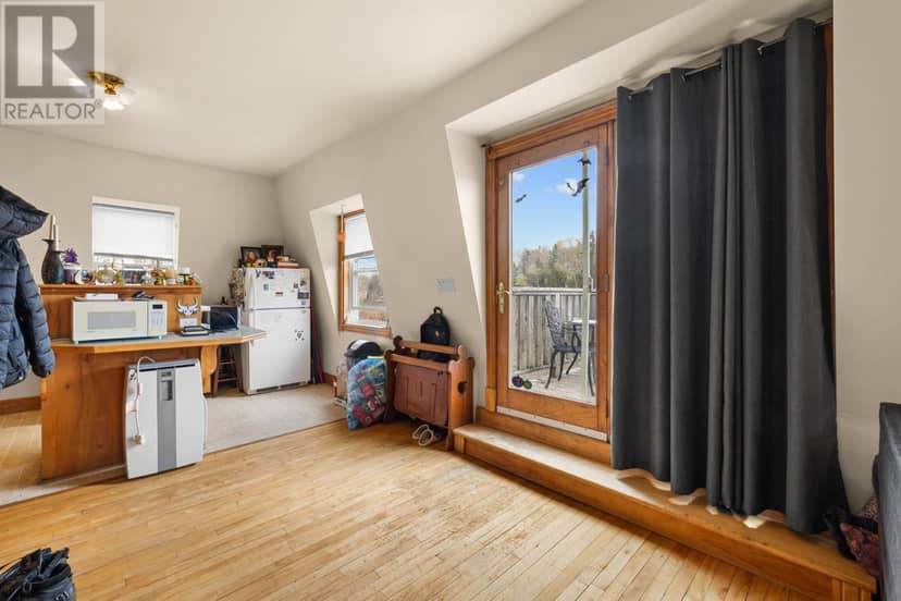 14 Riverside Drive, Montague, photo 5
