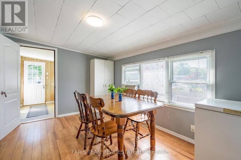 12 Centre Park Road — photo 10 of 29