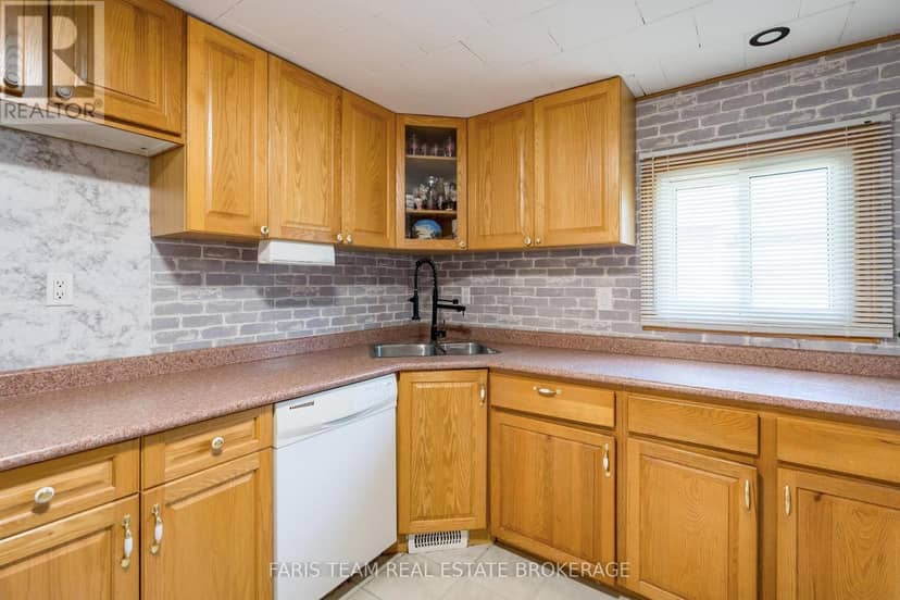 12 Centre Park Road, Essa, photo 6