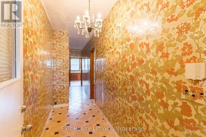 843 Logan Avenue — photo 18 of 40