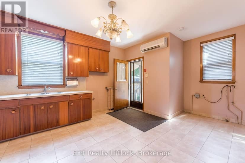 843 Logan Avenue — photo 6 of 40