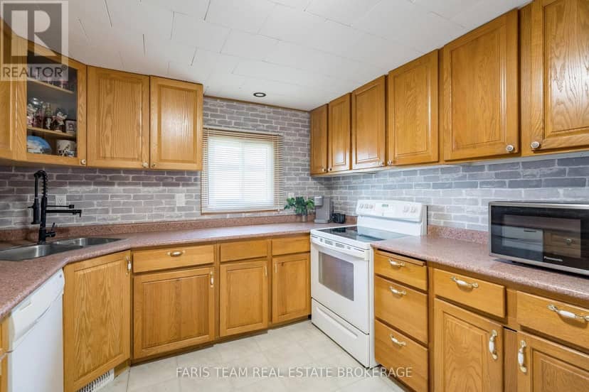 12 Centre Park Road, Essa, photo 5