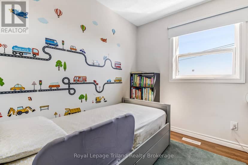 847 Hunters Gate Crescent — photo 17 of 35