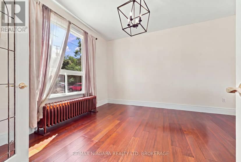 8 Trafalgar Street — photo 15 of 39