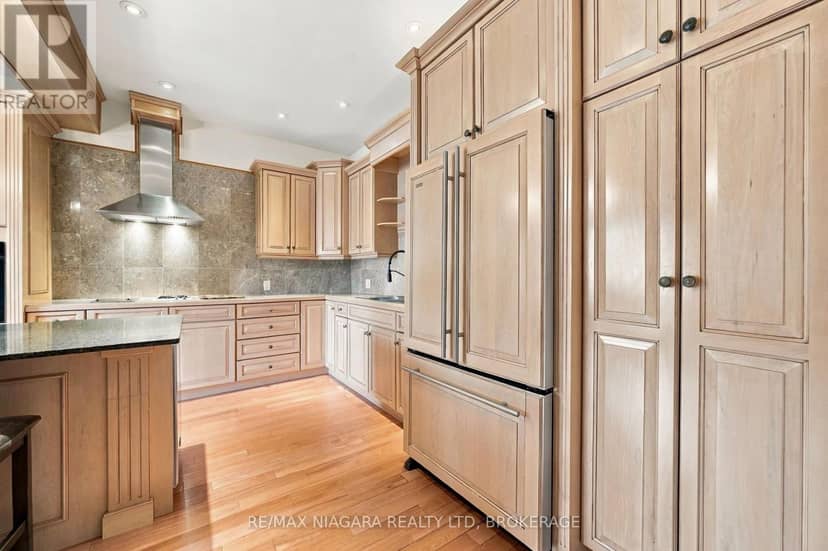 8 Trafalgar Street — photo 17 of 39