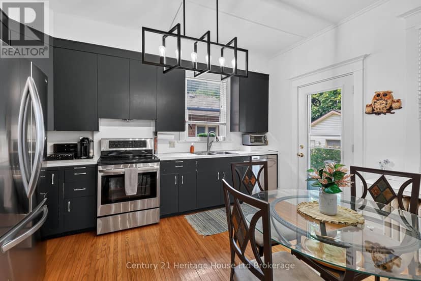 457 Buller Street — photo 17 of 39