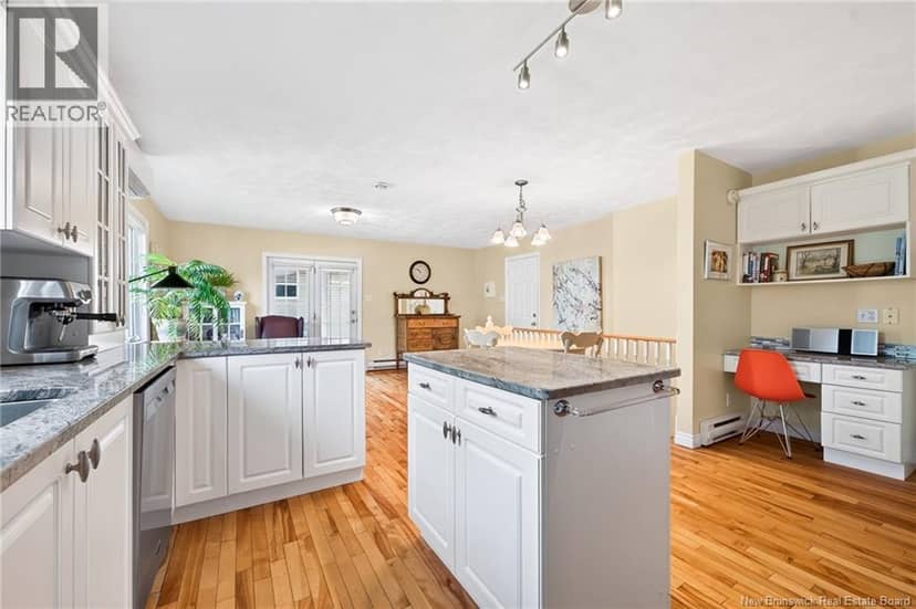 310 Vanier Street — photo 11 of 40