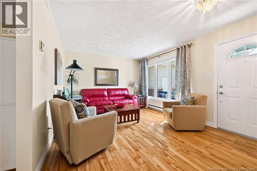 310 Vanier Street — photo 2 of 40