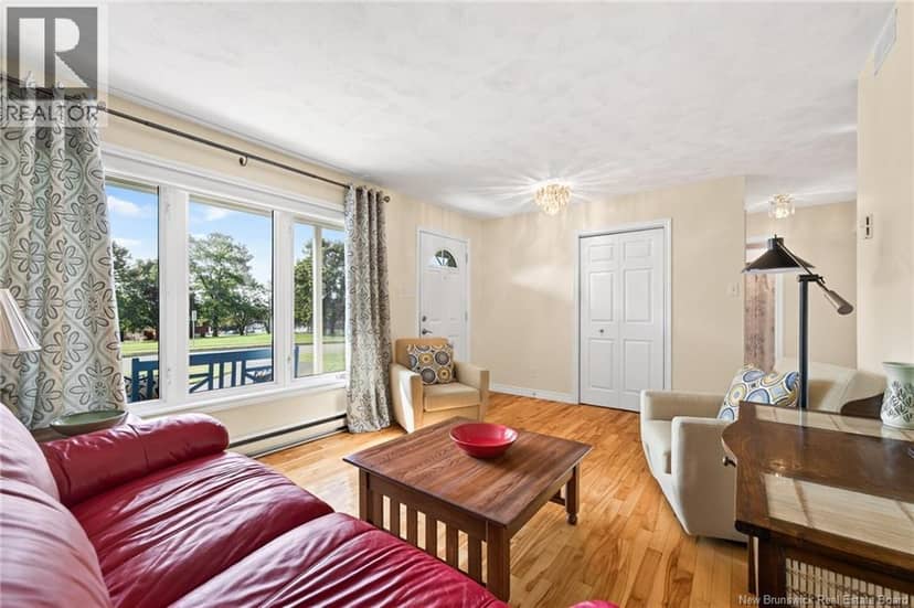 310 Vanier Street — photo 4 of 40