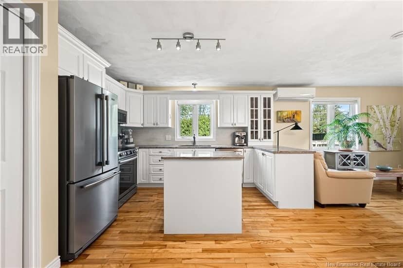 310 Vanier Street — photo 8 of 40