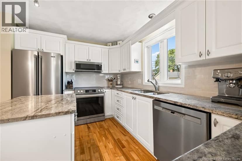 310 Vanier Street — photo 9 of 40
