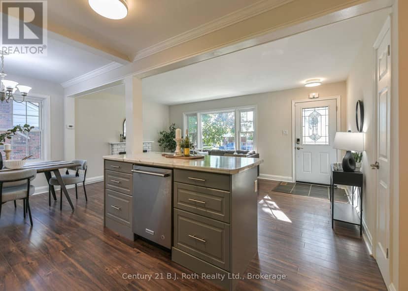 28 Borland Street W — photo 13 of 40