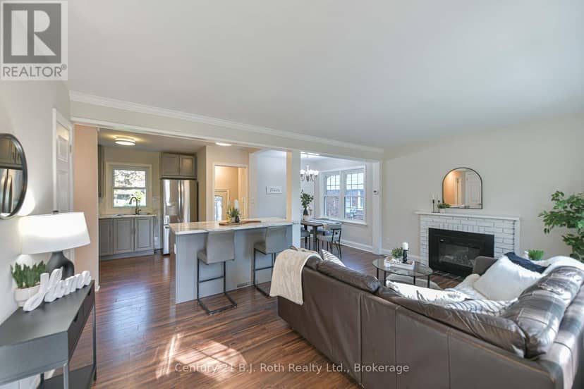 28 Borland Street W — photo 4 of 40