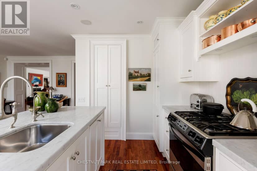 TH6 - 94 Crescent Road — photo 15 of 40