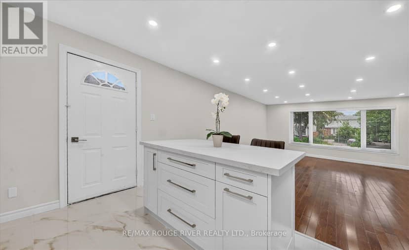 30 Scarboro Avenue — photo 9 of 32