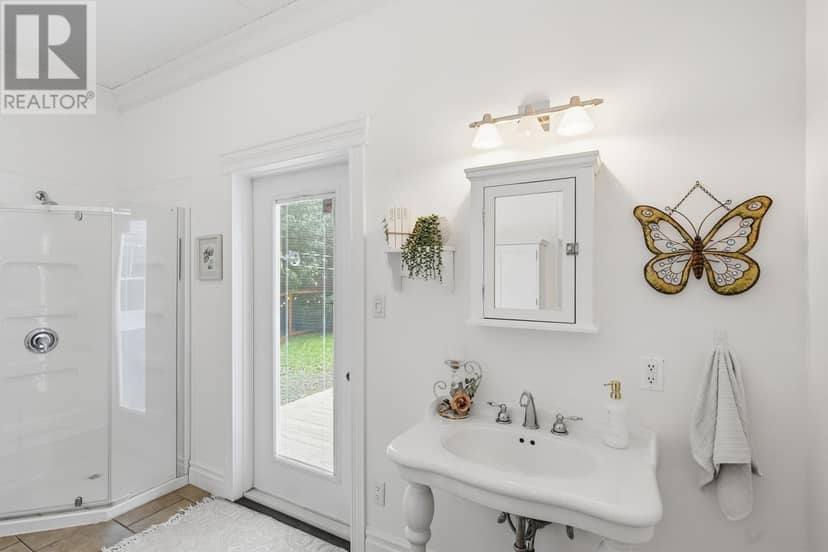 484 Grenfell Heights Extension — photo 13 of 40
