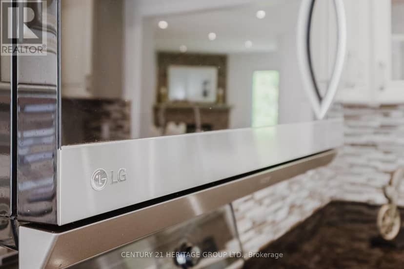 35 - 80 McCallum Drive — photo 17 of 40