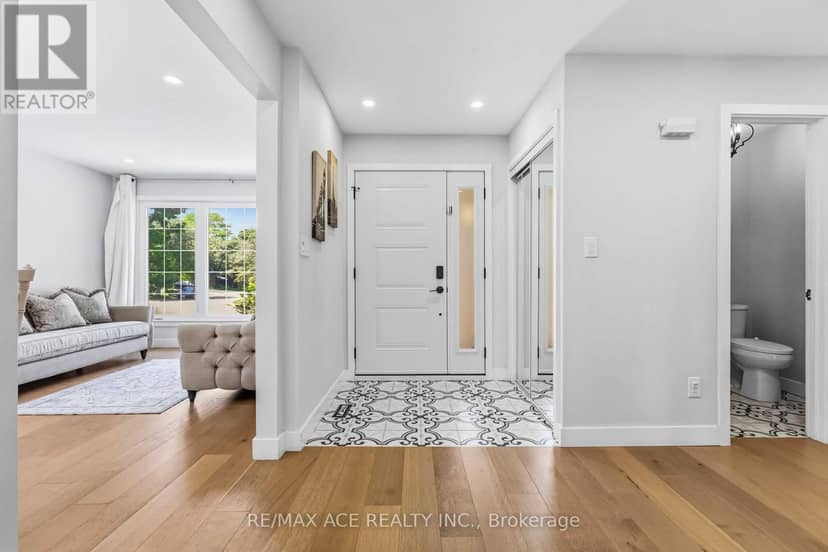 19 Barker Court, Markham, photo 4