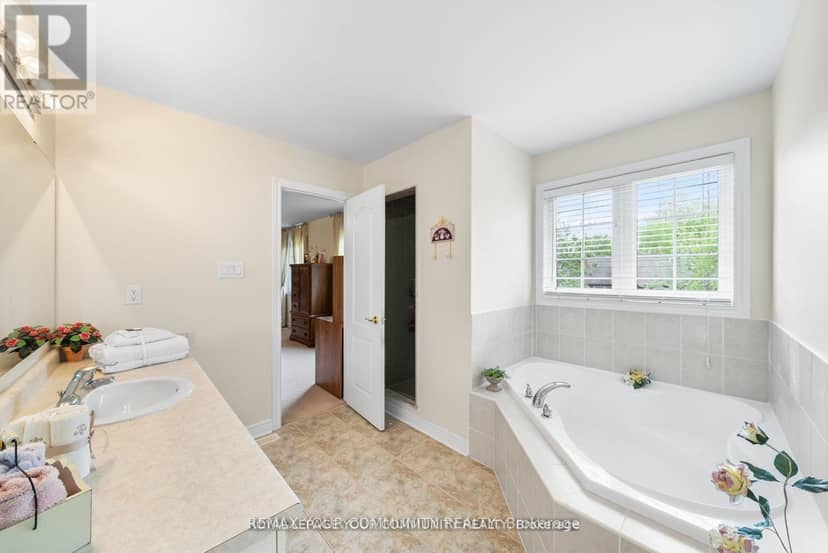 108 Headwater Crescent — photo 32 of 40