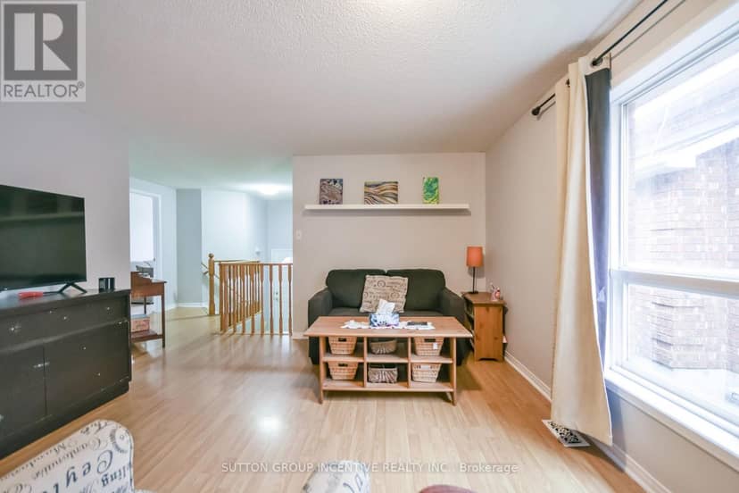 22 Peregrine Road, Barrie, photo 4