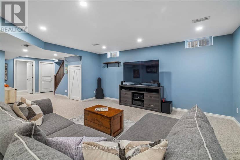 92 Garinger Crescent — photo 33 of 40