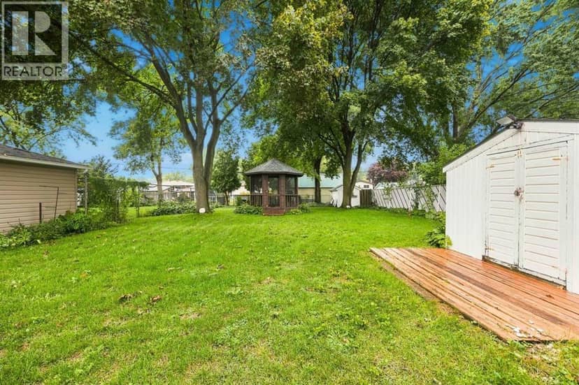714 Victoria AVENUE — photo 31 of 40