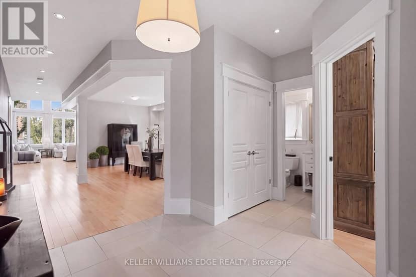 3202 Saltaire Crescent, Oakville, photo 2