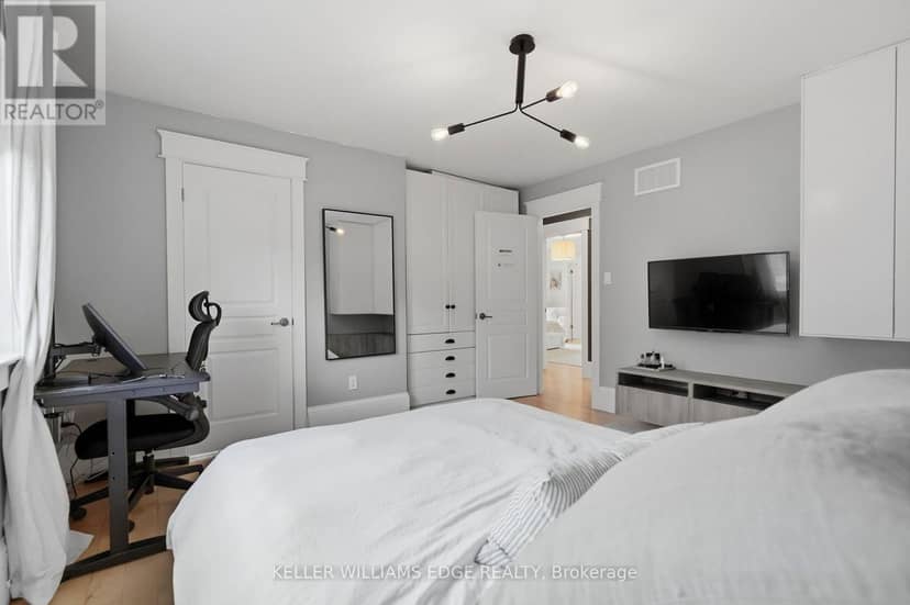 3202 Saltaire Crescent — photo 31 of 40