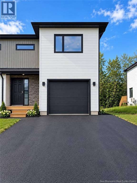 110 Francfort Crescent — photo 1 of 29