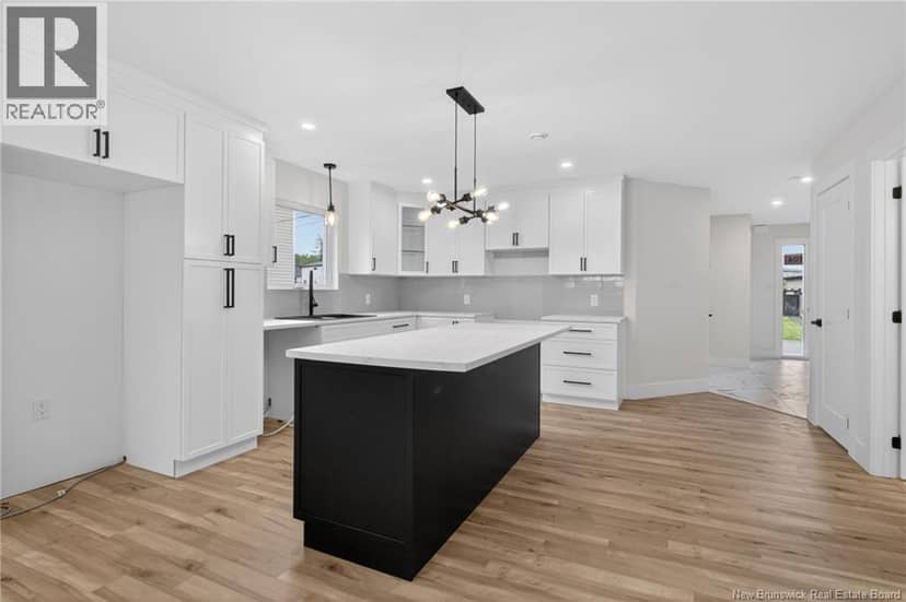 110 Francfort Crescent — photo 3 of 29