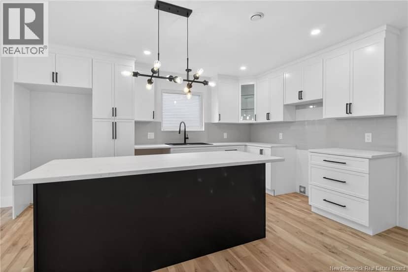110 Francfort Crescent — photo 4 of 29
