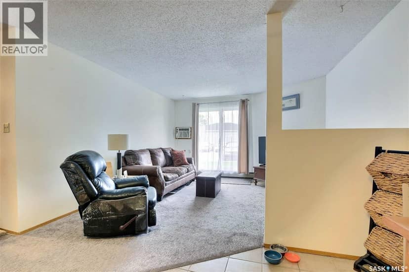 505 2406 Heseltine ROAD — photo 11 of 26