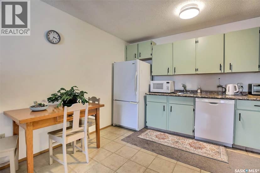 505 2406 Heseltine ROAD — photo 9 of 26