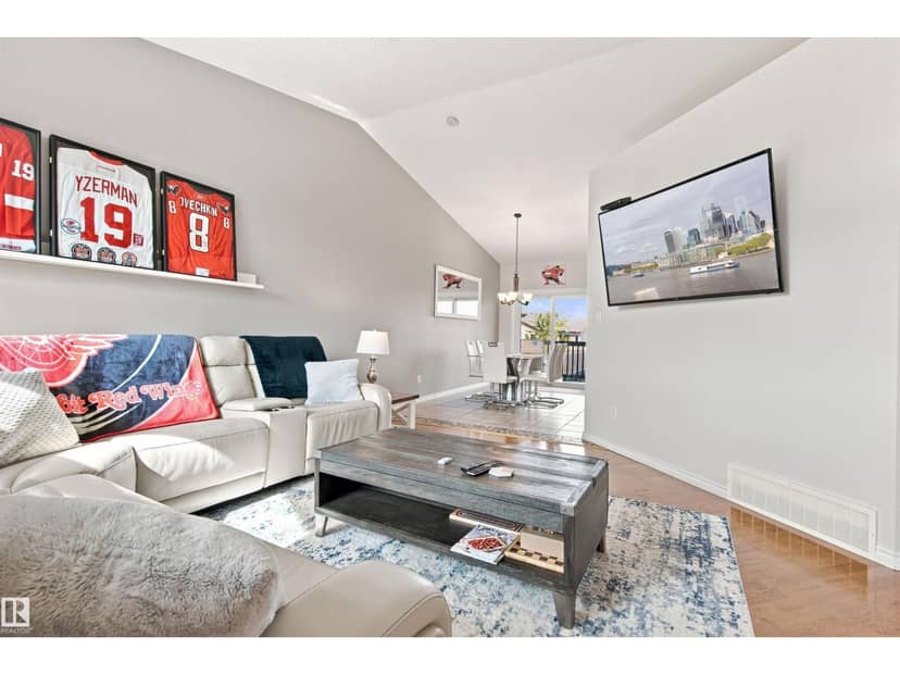4916 59 AV — photo 10 of 40