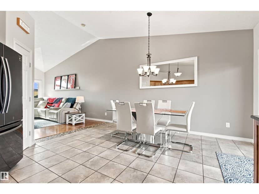 4916 59 AV — photo 12 of 40