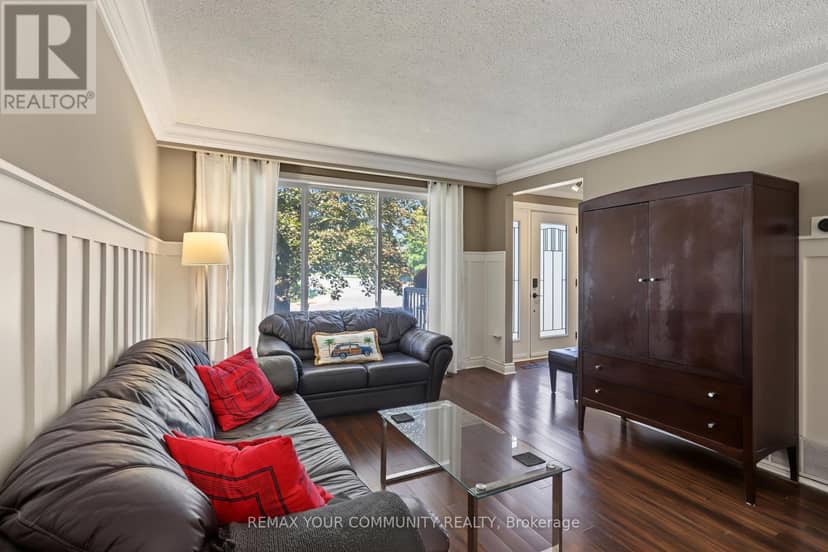 33 McDonald Drive, Aurora, photo 4