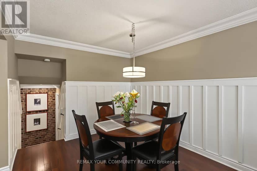33 McDonald Drive, Aurora, photo 8