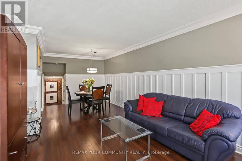 33 McDonald Drive, Aurora, photo 3