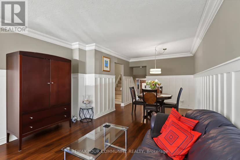 33 McDonald Drive, Aurora, photo 6